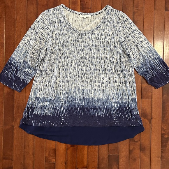 Rose & Olive Tops - $5 Rose & Olive Women’s Blue and White Pattern Long Sleeve Top Size 1X